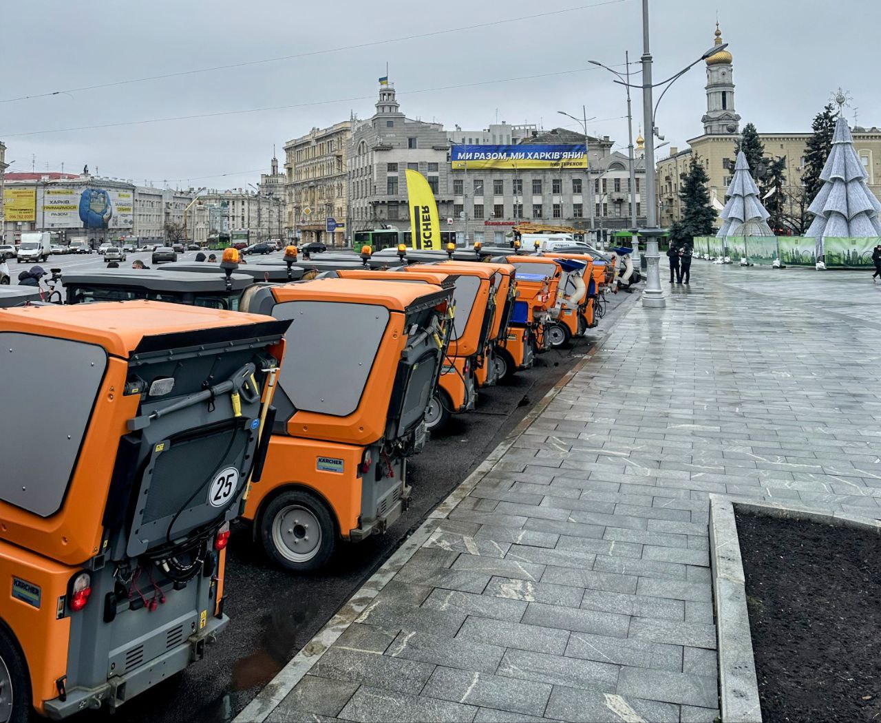Харків отримав 10 машин для обслуговування пішохідних зон